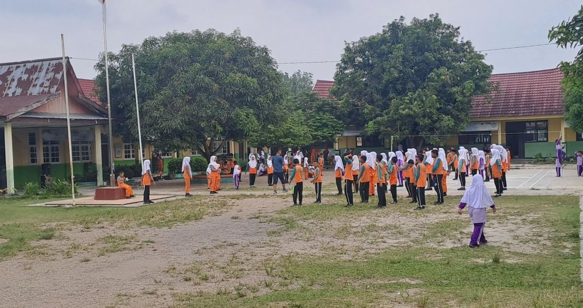 Pembiasaan Senam Pagi Sabtu Di SD negeri 008 Subgai Kuning